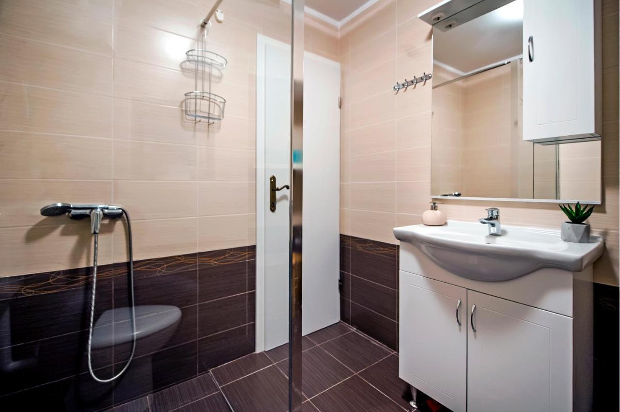 Luna Rooms And Studios Rovinj Exterior photo